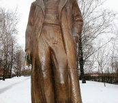 Памятник работы скульптора  А. Бичукова